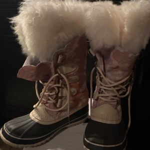 Sorrel snow boots